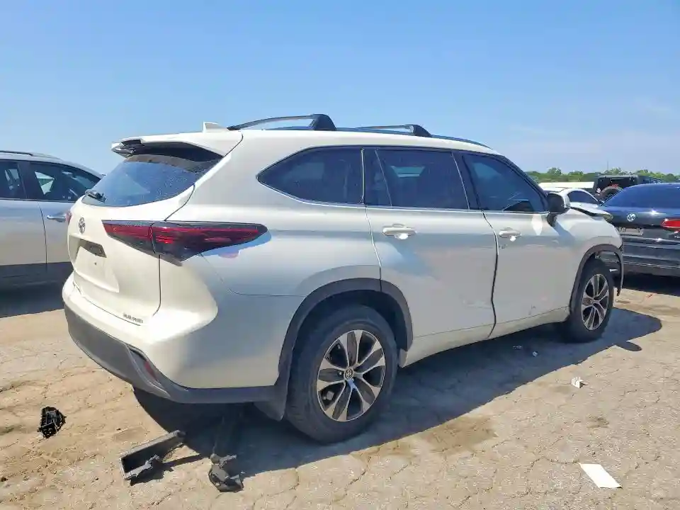 5TDGZRBH2MS130974 2021 TOYOTA HIGHLANDER-2