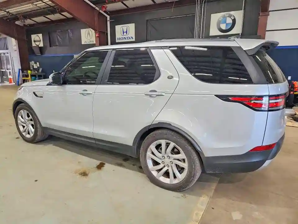 SALRRBBKXHA031097 2017 LAND ROVER DISCOVERY-1