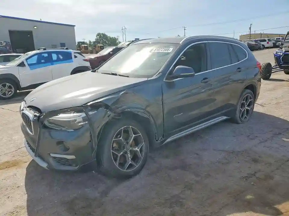 WBXHT3C3XJ5K26023 2018 BMW X1-0
