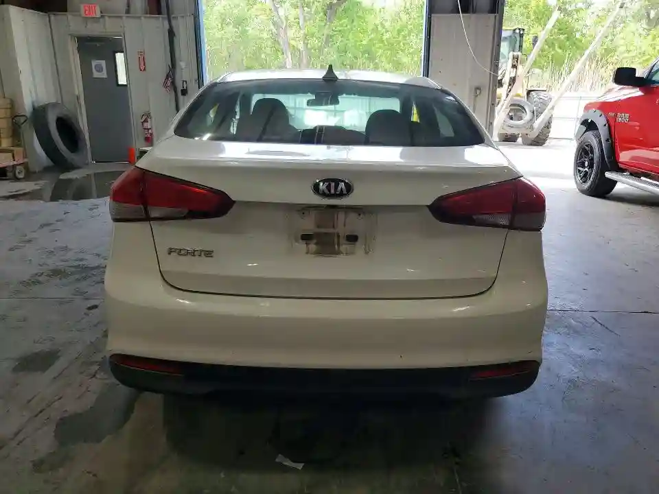 3KPFL4A70HE058603 2017 KIA FORTE-5