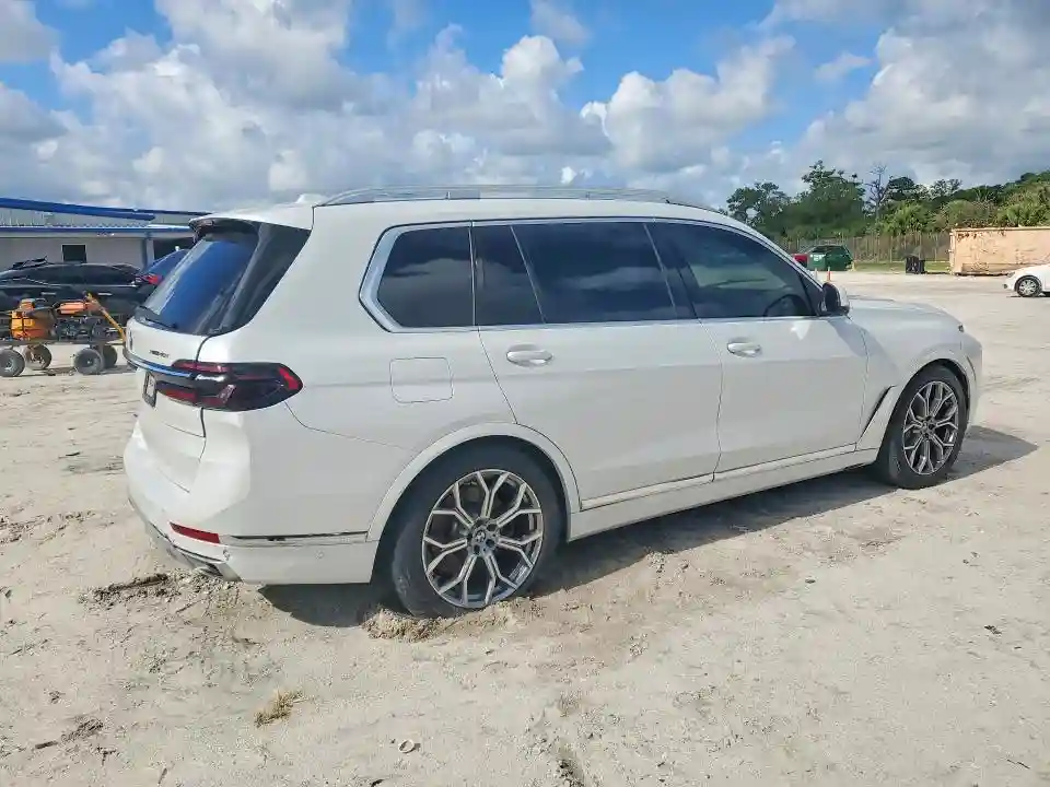 5UX23EM0XP9N84662 2023 BMW X7-2