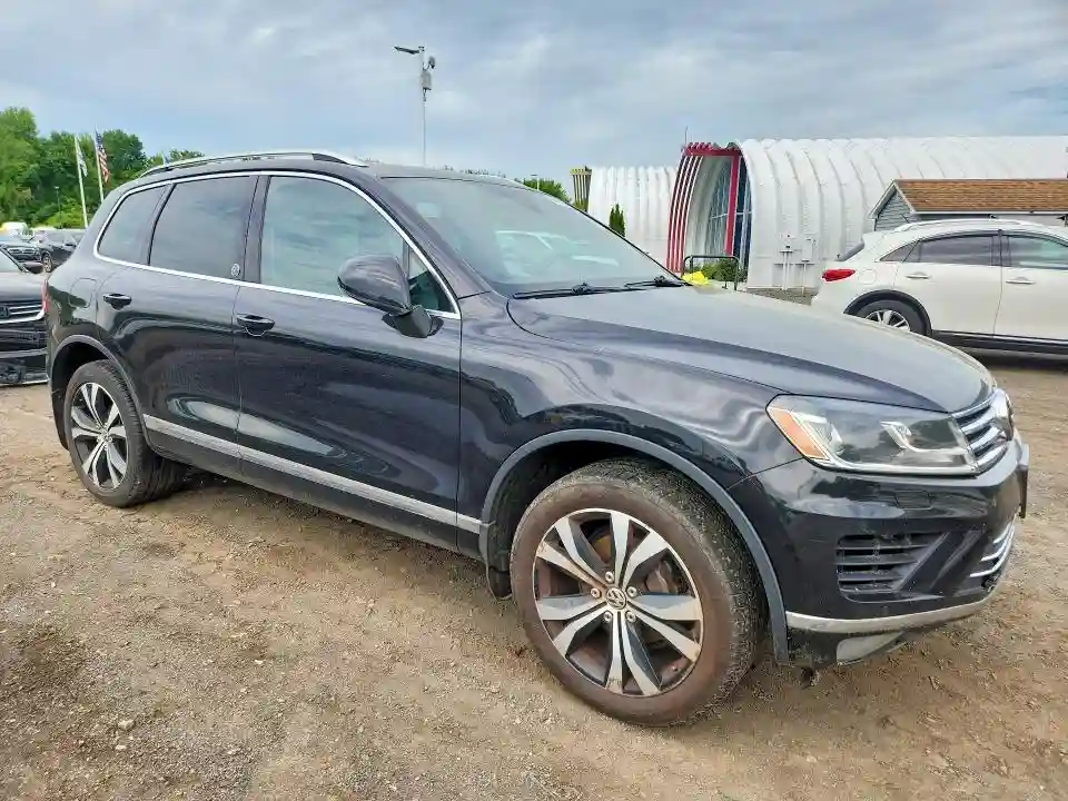 WVGRF7BP9HD000586 2017 VOLKSWAGEN TOUAREG-3