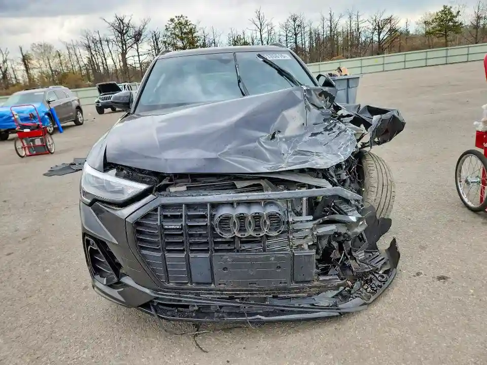 WA1DECF30N1132256 2022 AUDI Q3-4