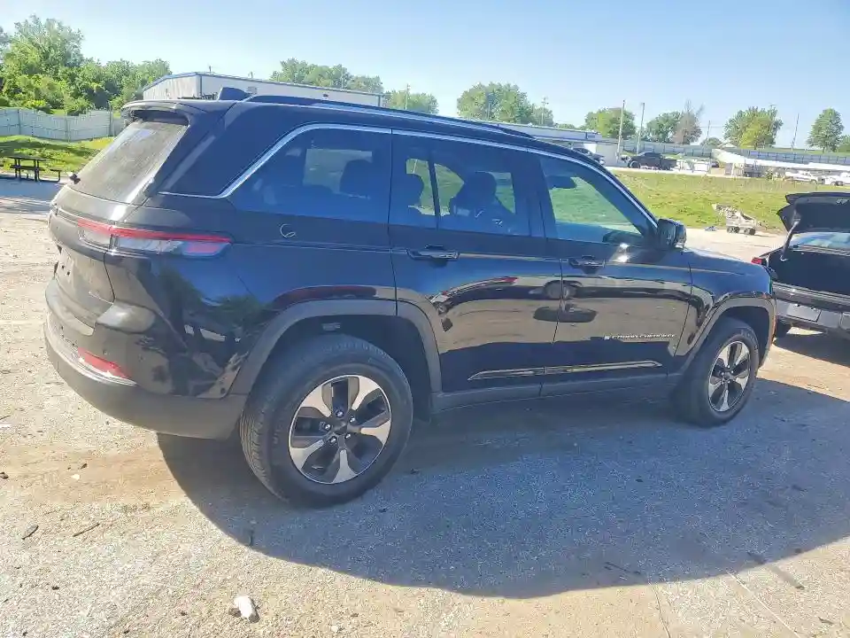 1C4RJYB6XN8758943 2022 JEEP CHEROKEE-2