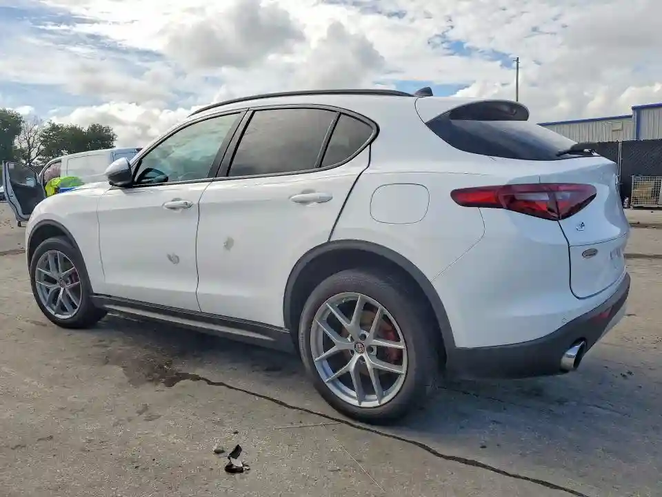ZASFAKNN0J7B82368 2018 ALFA ROMEO STELVIO-1