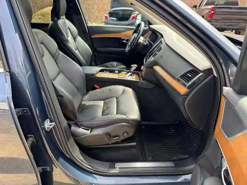 YV4A22PK7N1808426 2022 VOLVO XC90-4