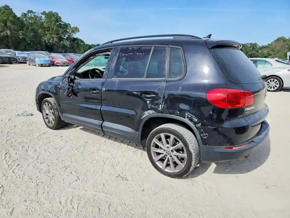 WVGAV7AX4JK006072 2018 VOLKSWAGEN TIGUAN LIM-1