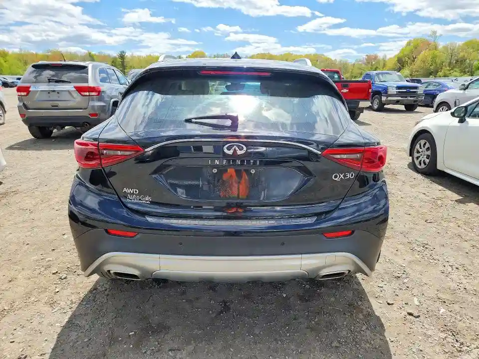 SJKCH5CR0JA049933 2018 INFINITI QX30-5