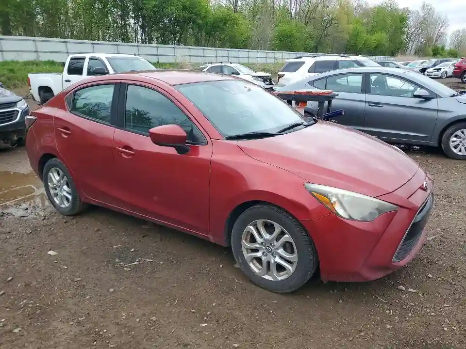 3MYDLBYV5JY300582 2018 TOYOTA YARIS-3