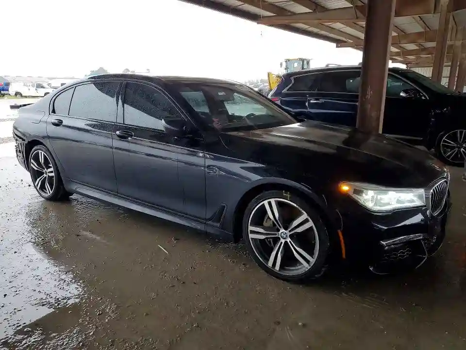 WBA7F0C32HGM21589 2017 BMW 7 SERIES-3