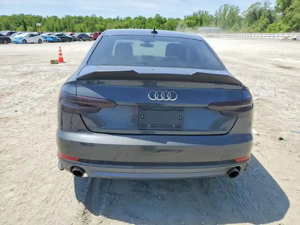 WAUKMAF4XJN018469 2018 AUDI A4-5