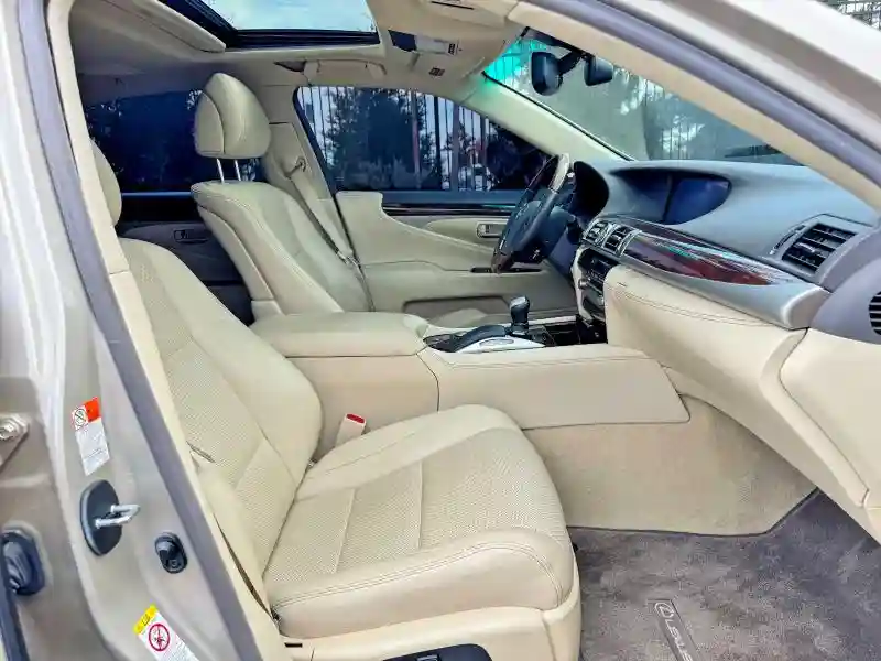 JTHBL5EF2H5143975 2017 LEXUS LS 460 BAS-4