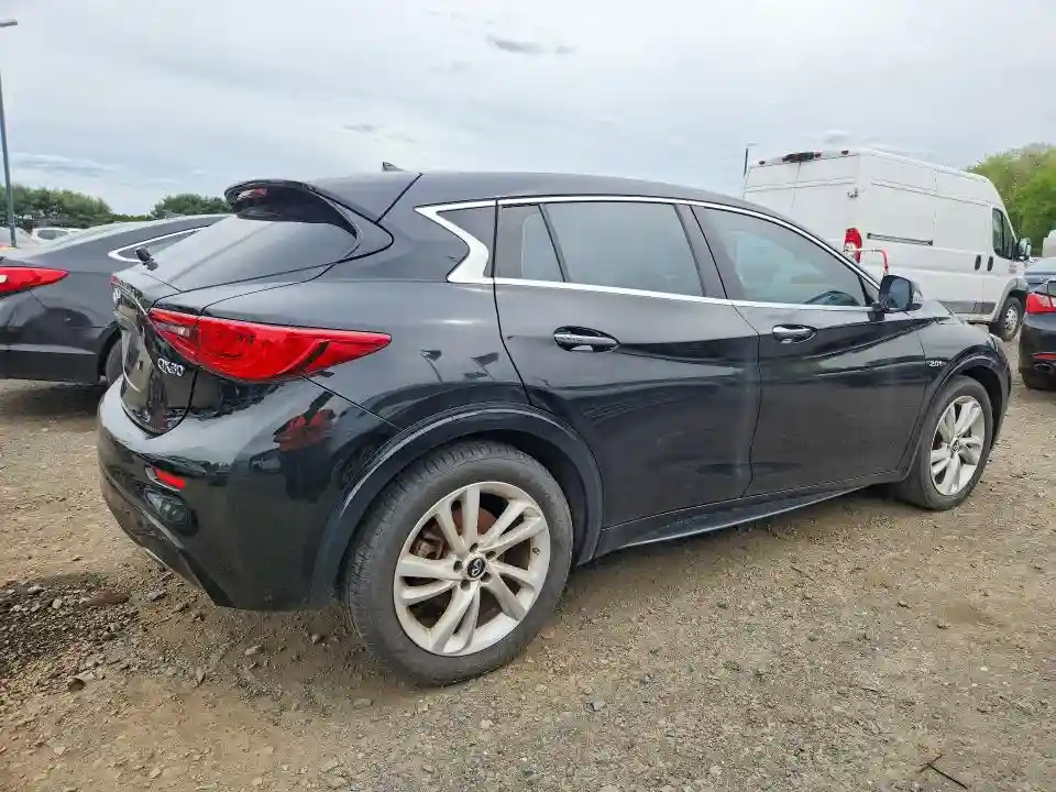 SJKCH5CP0JA058730 2018 INFINITI QX30-2