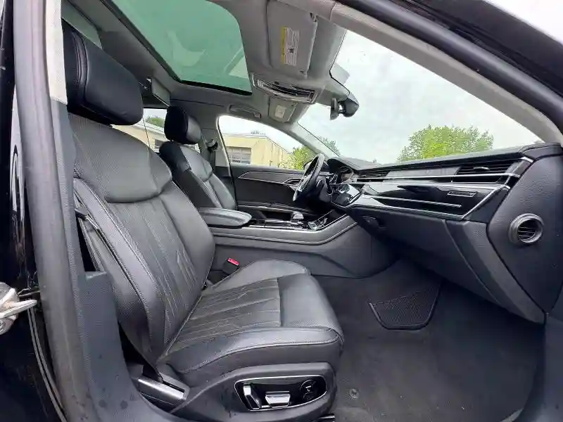 WAU8DAF85KN012304 2019 AUDI A8-4