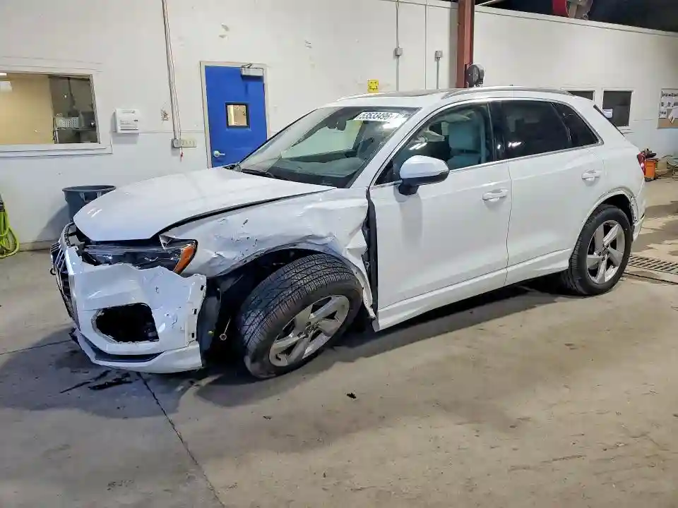 WA1AECF37K1076623 2019 AUDI Q3-0