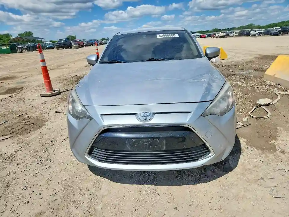 3MYDLBYV6JY321621 2018 TOYOTA YARIS-4