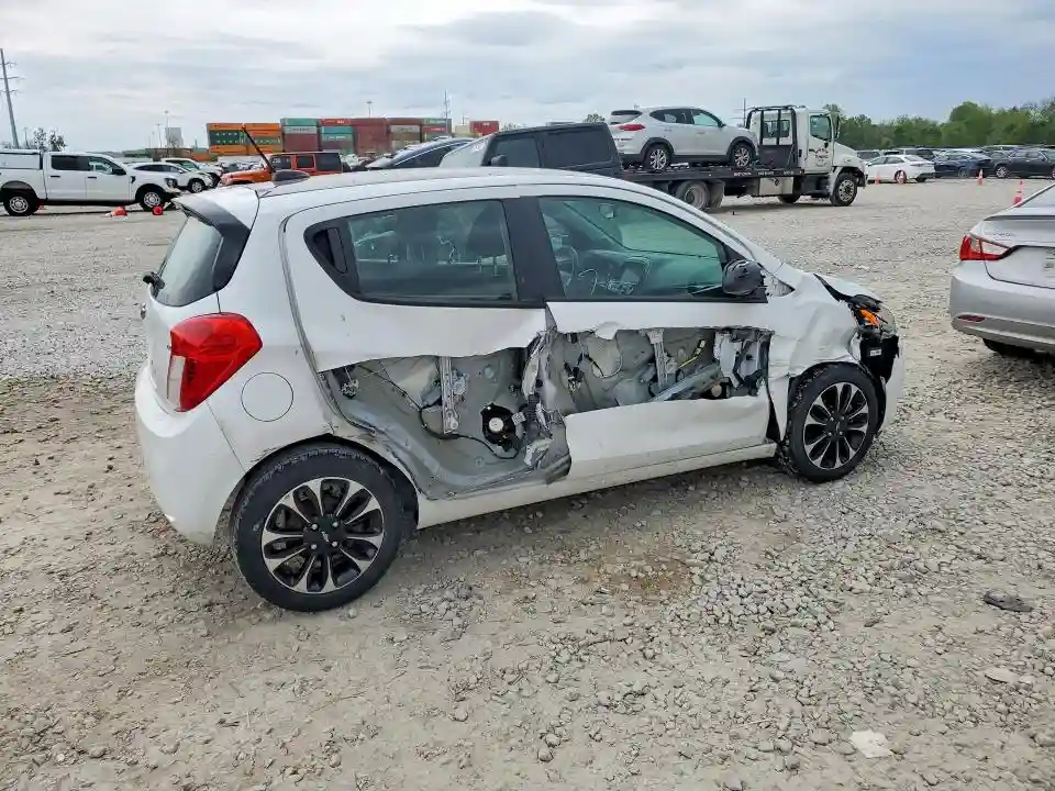 KL8CD6SA1MC227639 2021 CHEVROLET SPARK-2