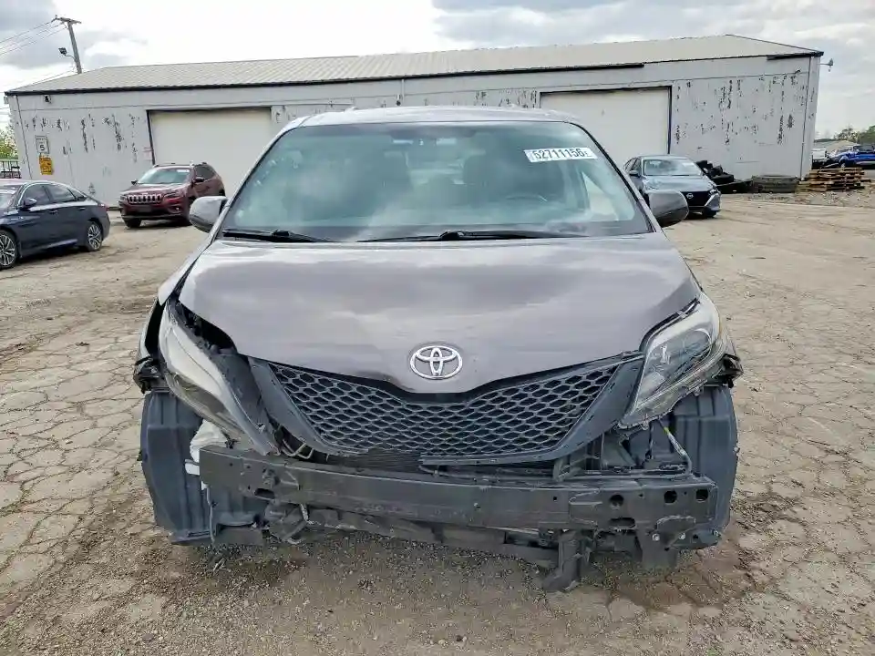 5TDXZ3DC3HS834086 2017 TOYOTA SIENNA-4