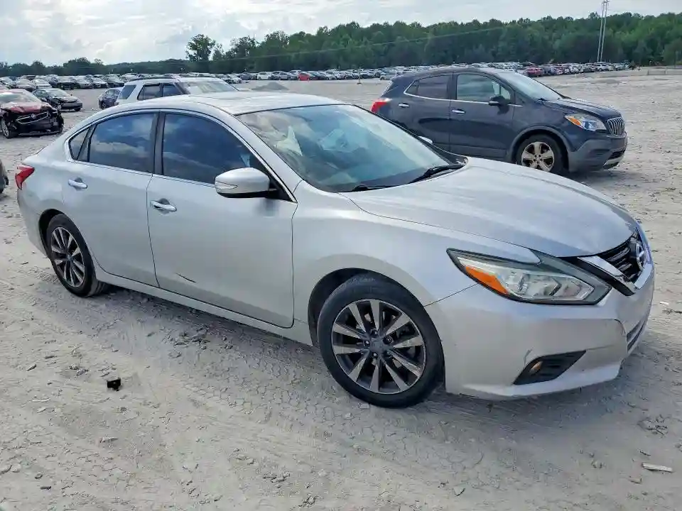 1N4AL3AP8HC195712 2017 NISSAN ALTIMA-3