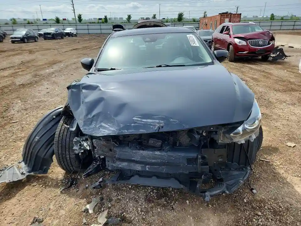 3MZBN1V31JM239877 2018 MAZDA 3-4