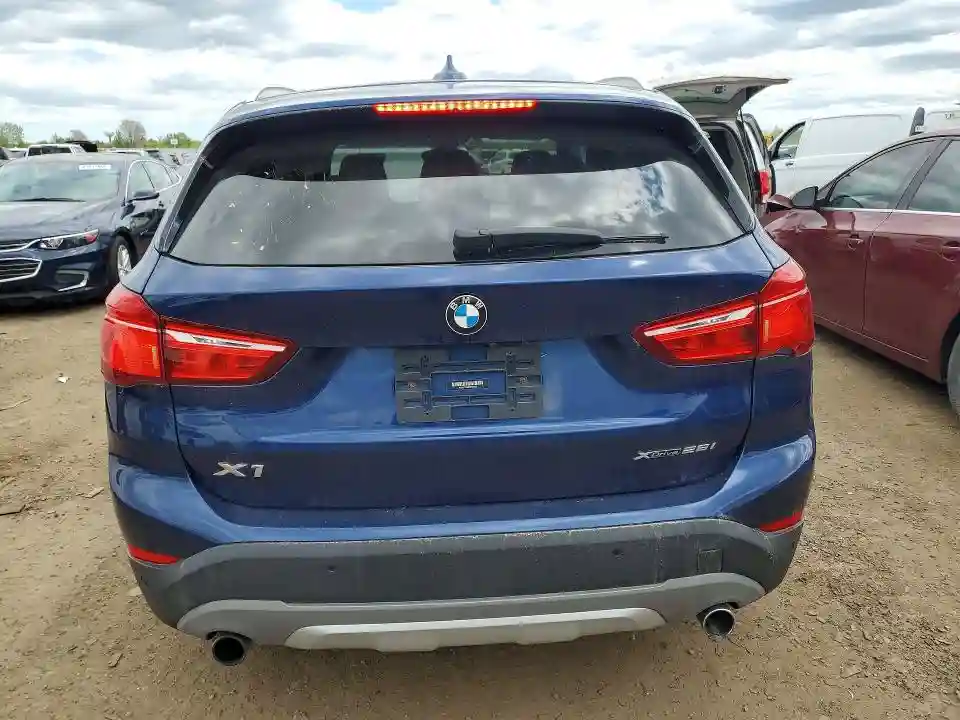 WBXHT3C36J3H33435 2018 BMW X1-5