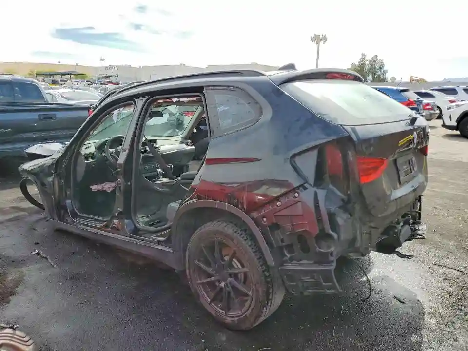 WBAVM1C5XFVW58778 2015 BMW X1-1
