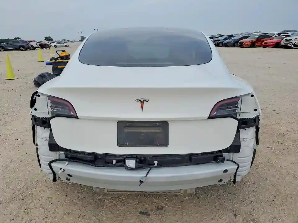 5YJ3E1EA2PF571457 2023 TESLA MODEL 3-5