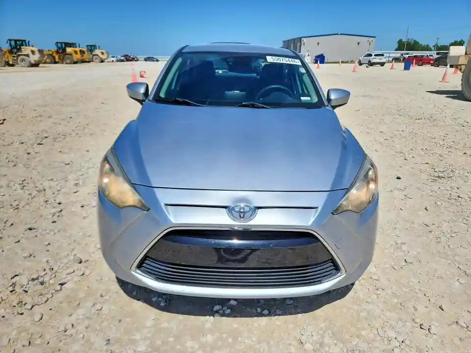 3MYDLBYV1JY324975 2018 TOYOTA YARIS-4