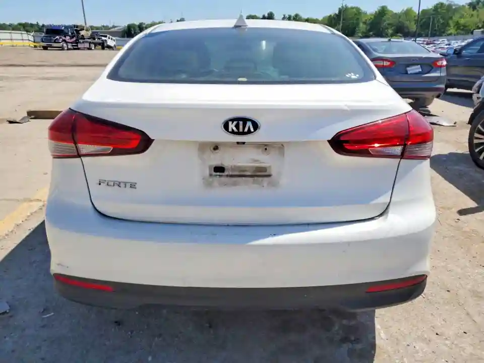 3KPFL4A72JE257139 2018 KIA FORTE-5