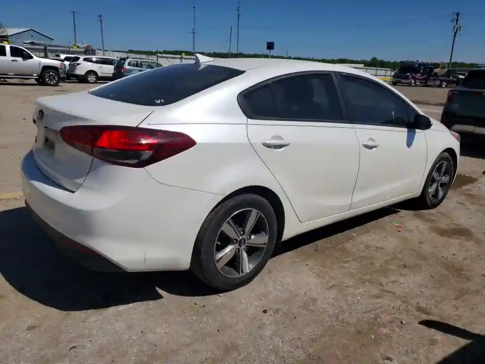 3KPFL4A72JE257139 2018 KIA FORTE-2