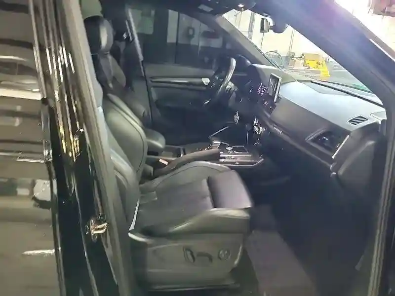 WA1C4AFY7J2123766 2018 AUDI SQ5-4