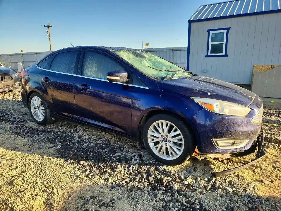 1FADP3J27HL268557 2017 FORD FOCUS-3