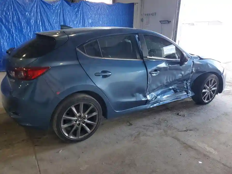 3MZBN1L39JM235921 2018 MAZDA 3-2