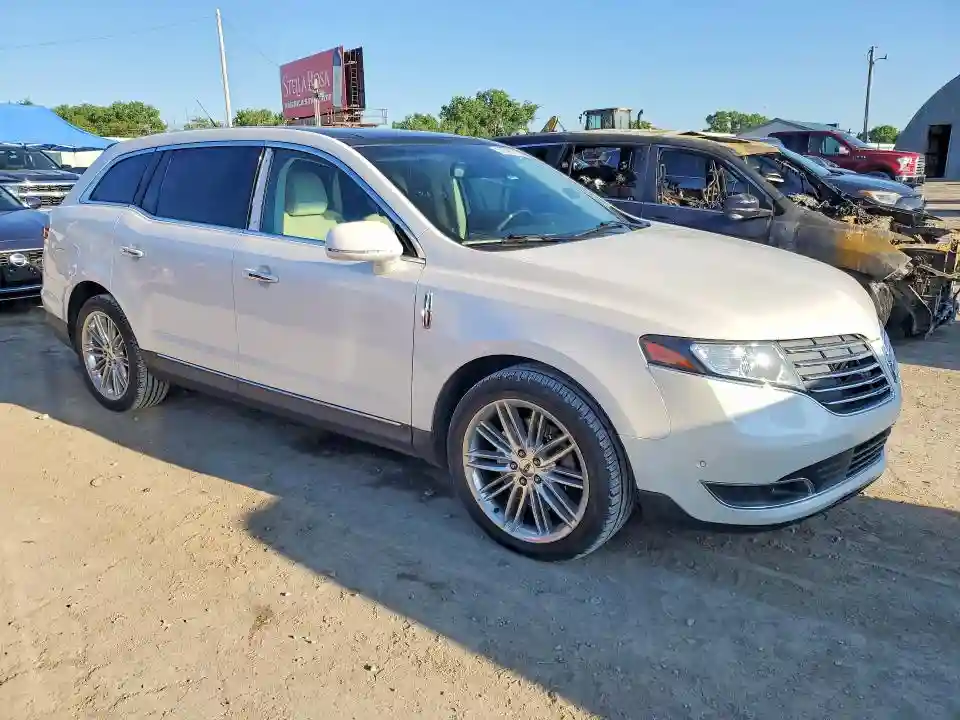 2LMHJ5AT1KBL01965 2019 LINCOLN MKT-3