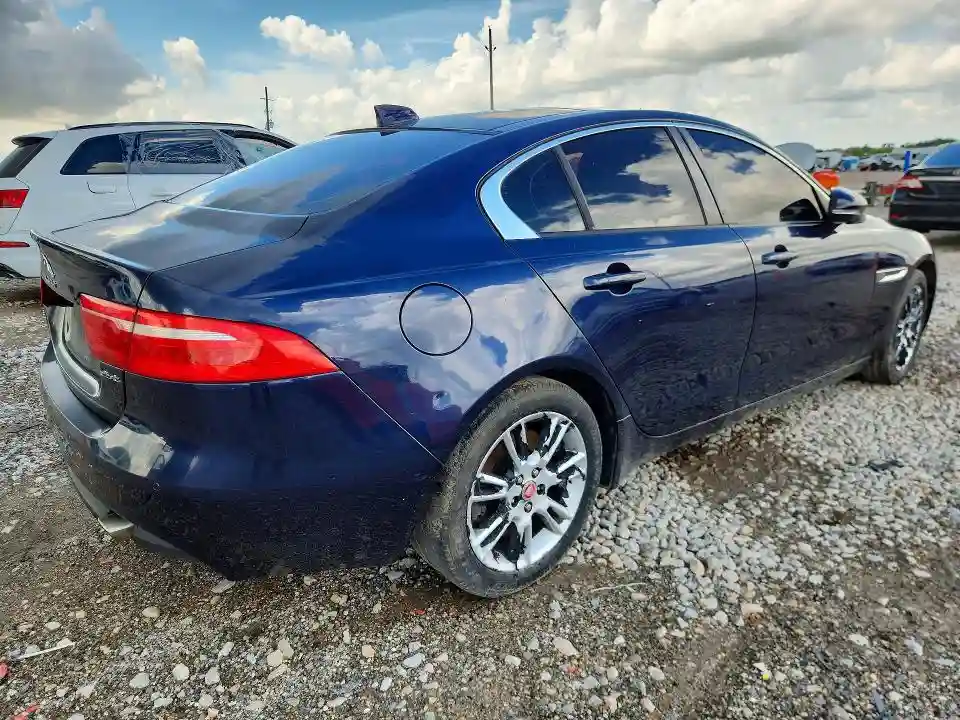 SAJAD4FX4JCP34355 2018 JAGUAR XE-2