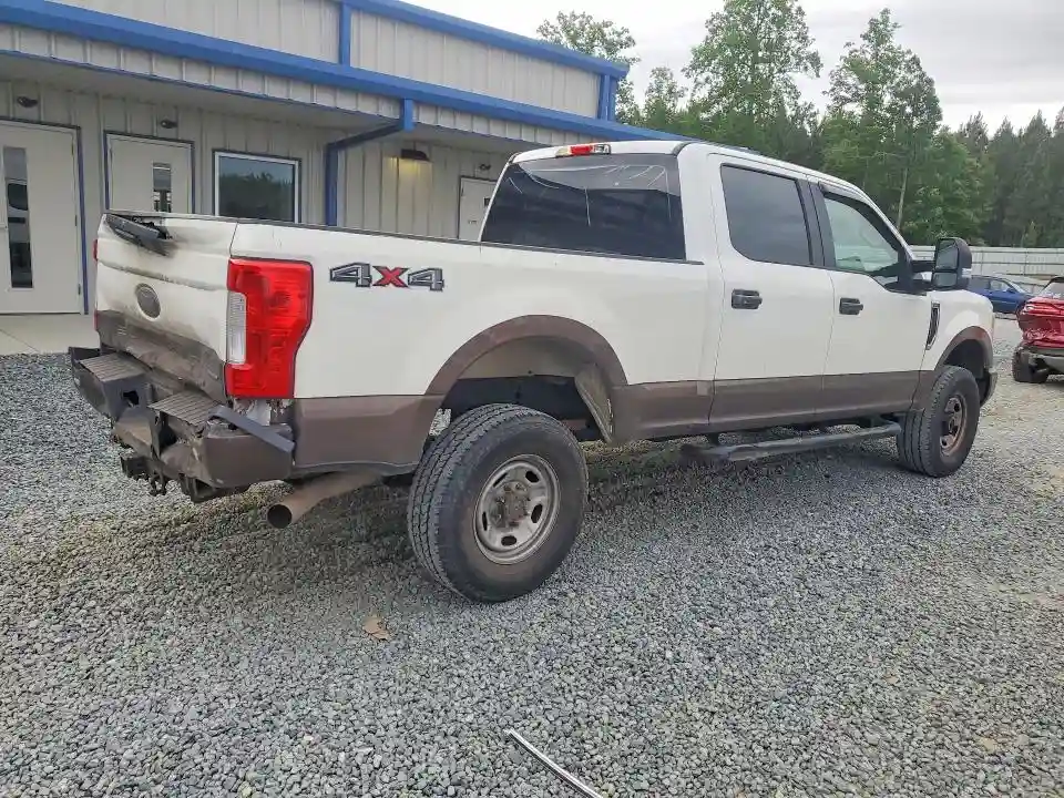 1FT7W2B63HEF24770 2017 FORD F250-2
