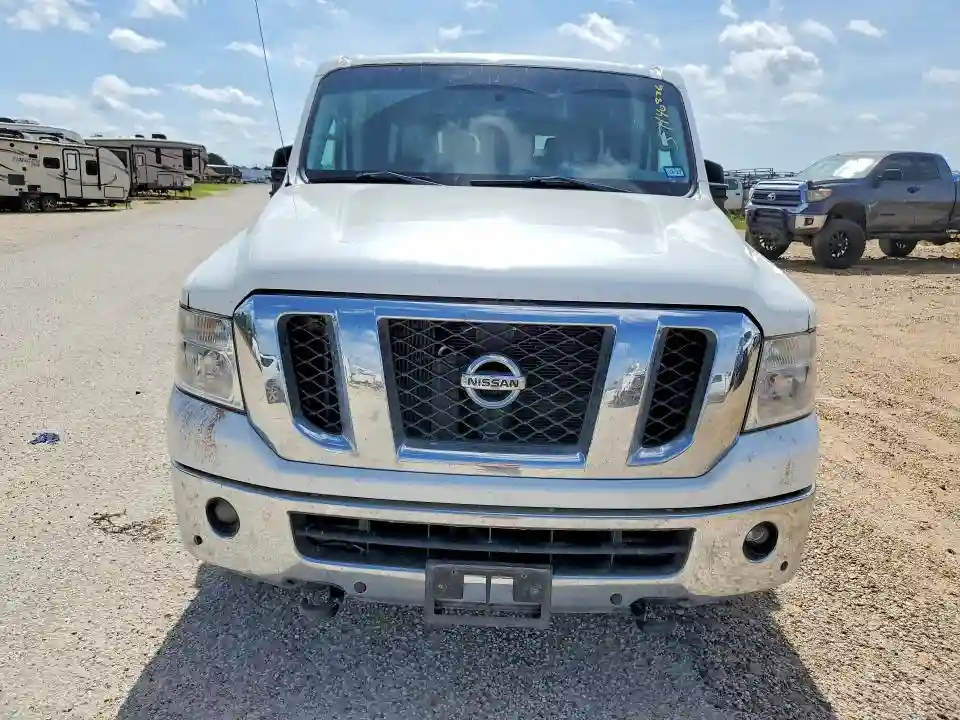 5BZAF0AAXHN852851 2017 NISSAN NV-4