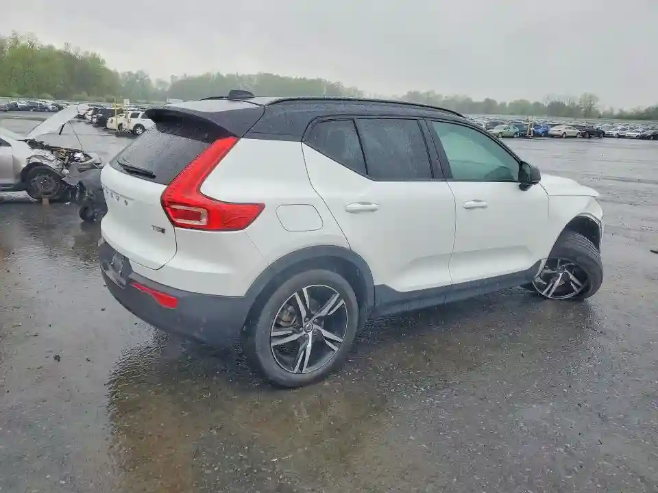 YV4162UM2M2462918 2021 VOLVO XC40 PLUS-2