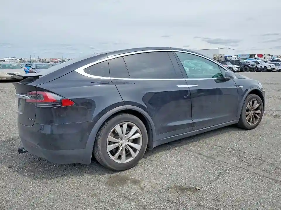 5YJXCBE20GF008395 2016 TESLA MODEL X-2