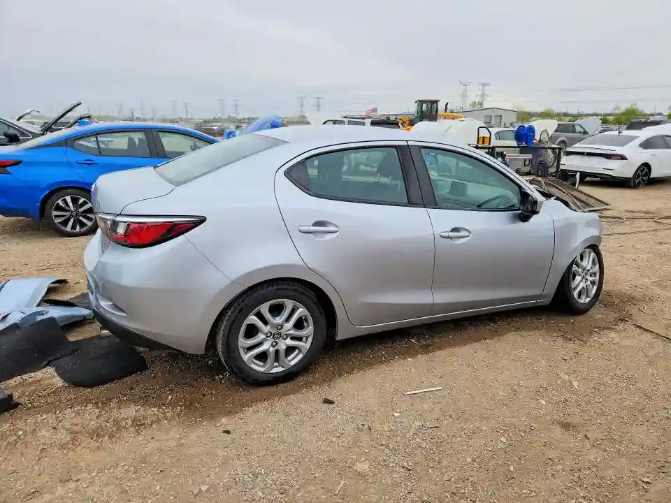 3MYDLBYVXHY175489 2017 TOYOTA YARIS-2