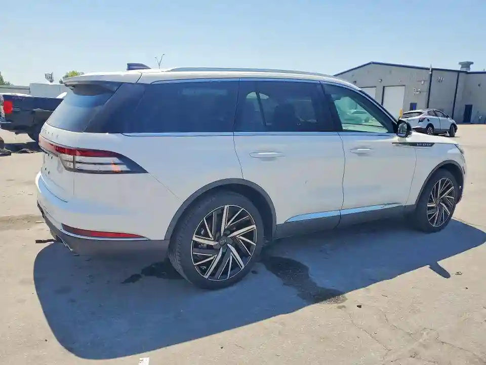 5LM5J7XC8SGL13277 2025 LINCOLN AVIATOR-2