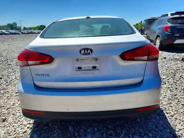 3KPFK4A75JE213963 2018 KIA FORTE-5