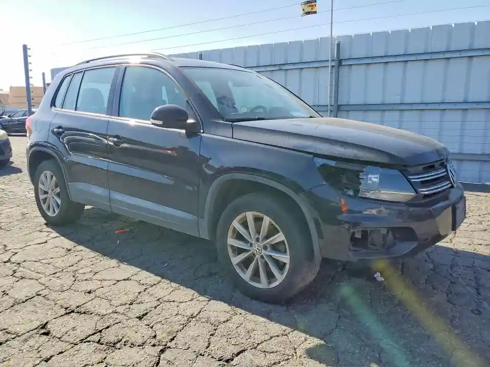 WVGAV7AXXHK041967 2017 VOLKSWAGEN TIGUAN-3