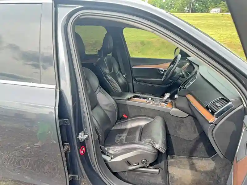 YV4A22PL1G1059389 2016 VOLVO XC90-4