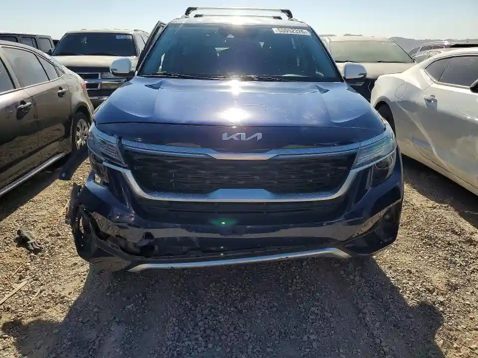 KNDEU2AA2P7381834 2023 KIA SELTOS-4