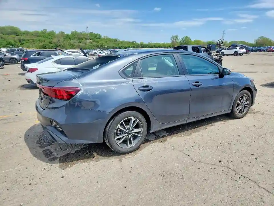 3KPF24AD2RE750629 2024 KIA FORTE-2