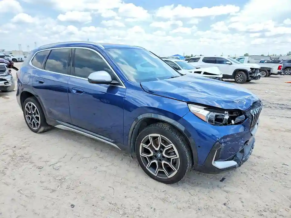 WBX73EF0XR5Z26001 2024 BMW X1-3