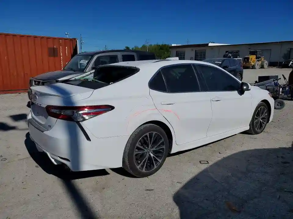 4T1B11HK3JU540899 2018 TOYOTA CAMRY-2