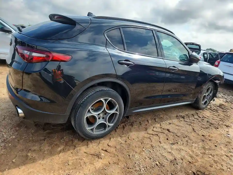 ZASPAKAN0M7D00563 2021 ALFA ROMEO STELVIO-2