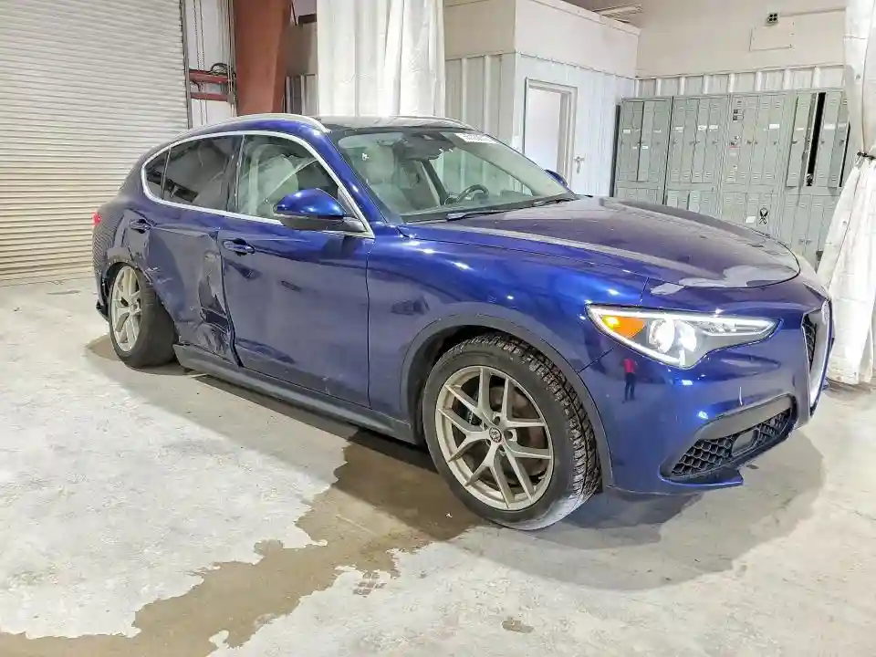 ZASFAKRN9J7C15863 2018 ALFA ROMEO STELVIO-3